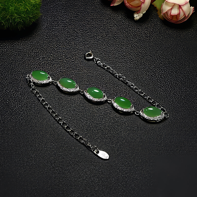 Radiant Emerald Hue Hetian Jade Jewelry Set 翠色生辉和田玉首饰套装