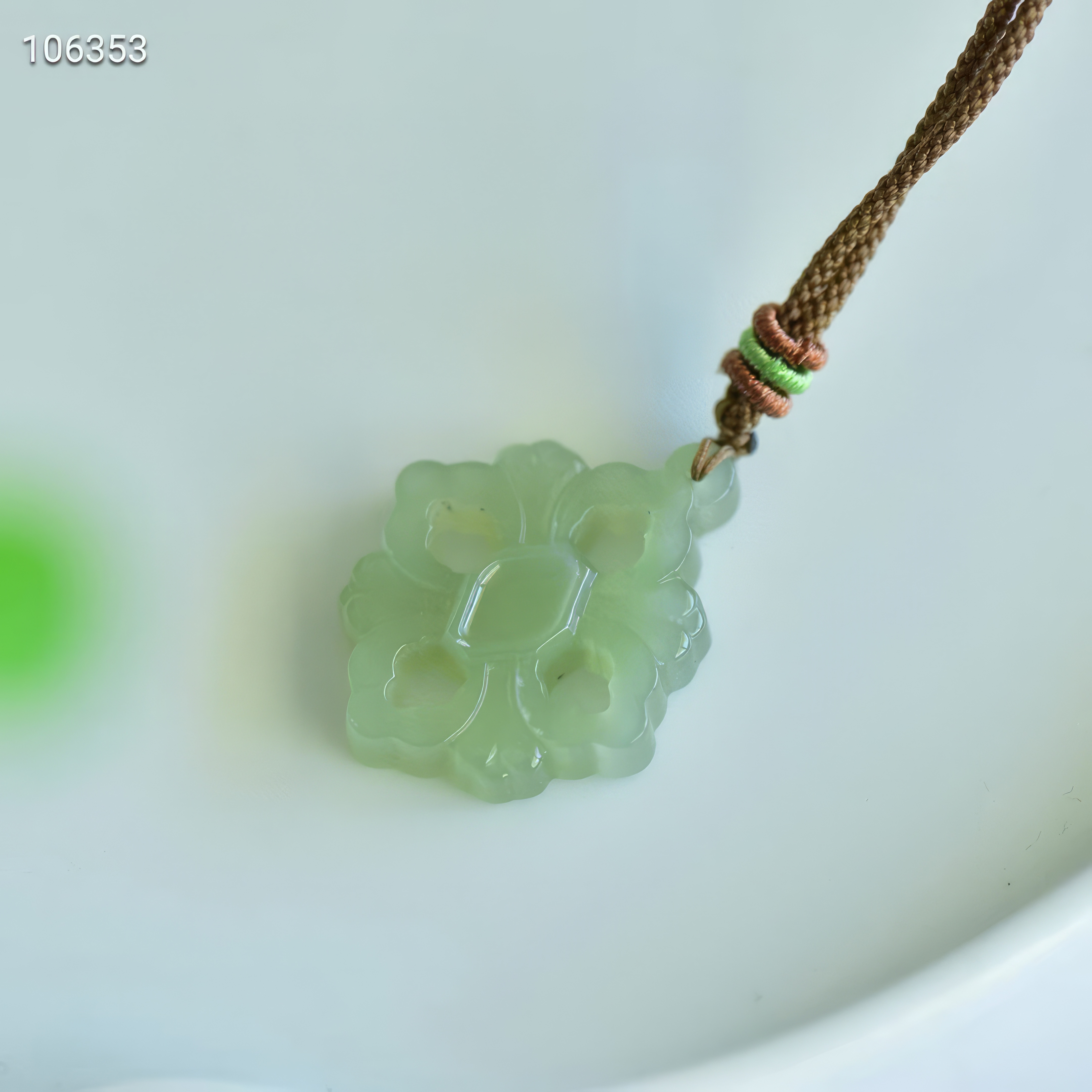 Heitai Jade Crown Flower Pendant--和田玉皇冠花吊坠