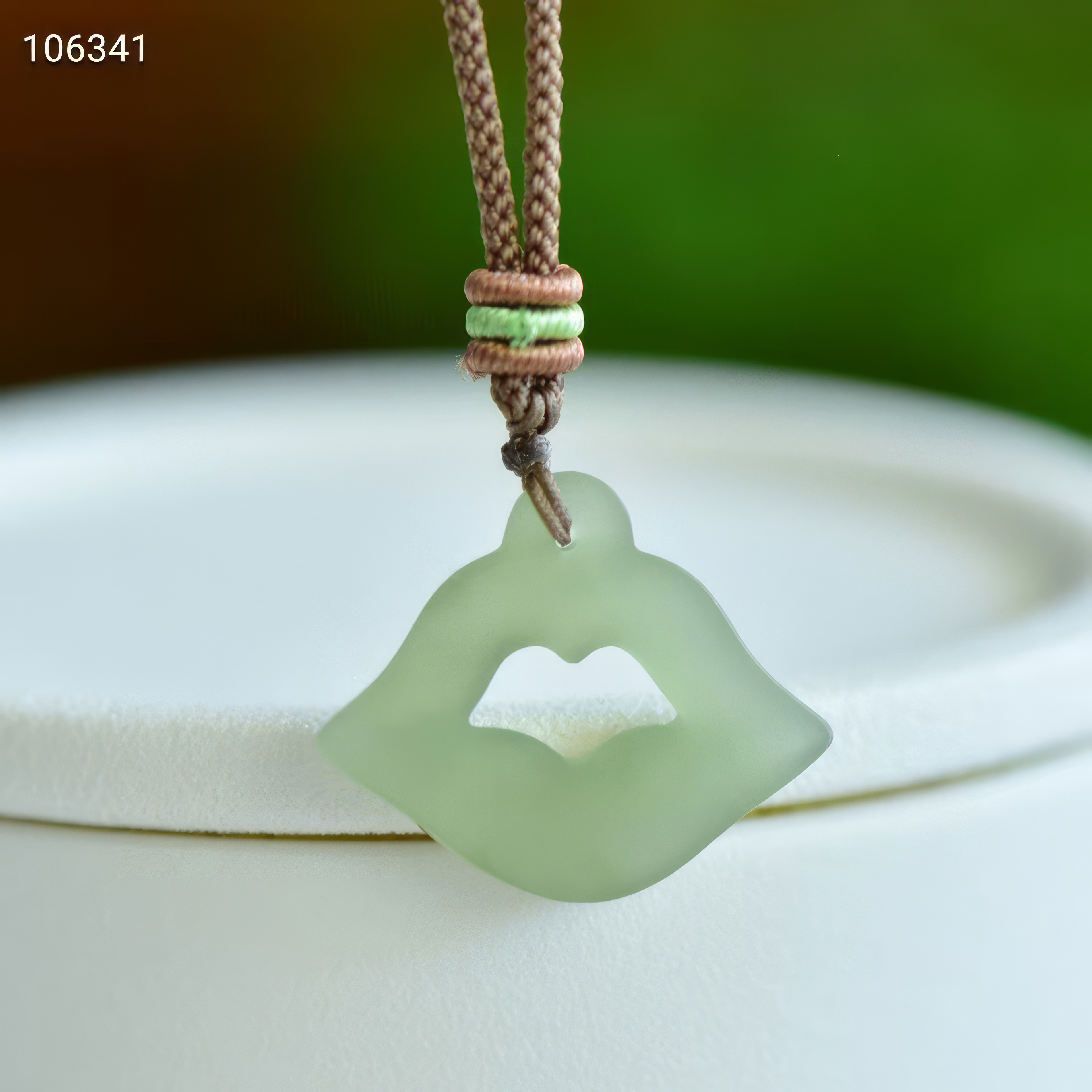Heitai Jade Whispering Lips Pendant--和田玉唇语吊坠