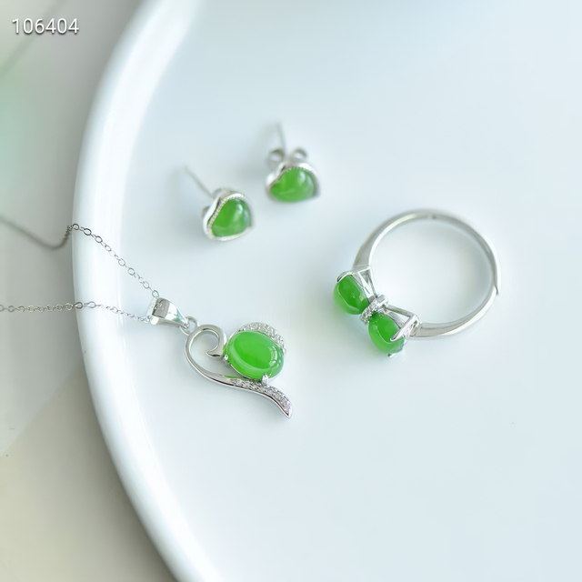 Emerald Whisper - Hetian Jade Three-Piece Set--翠绿心语 - 和田玉三件套