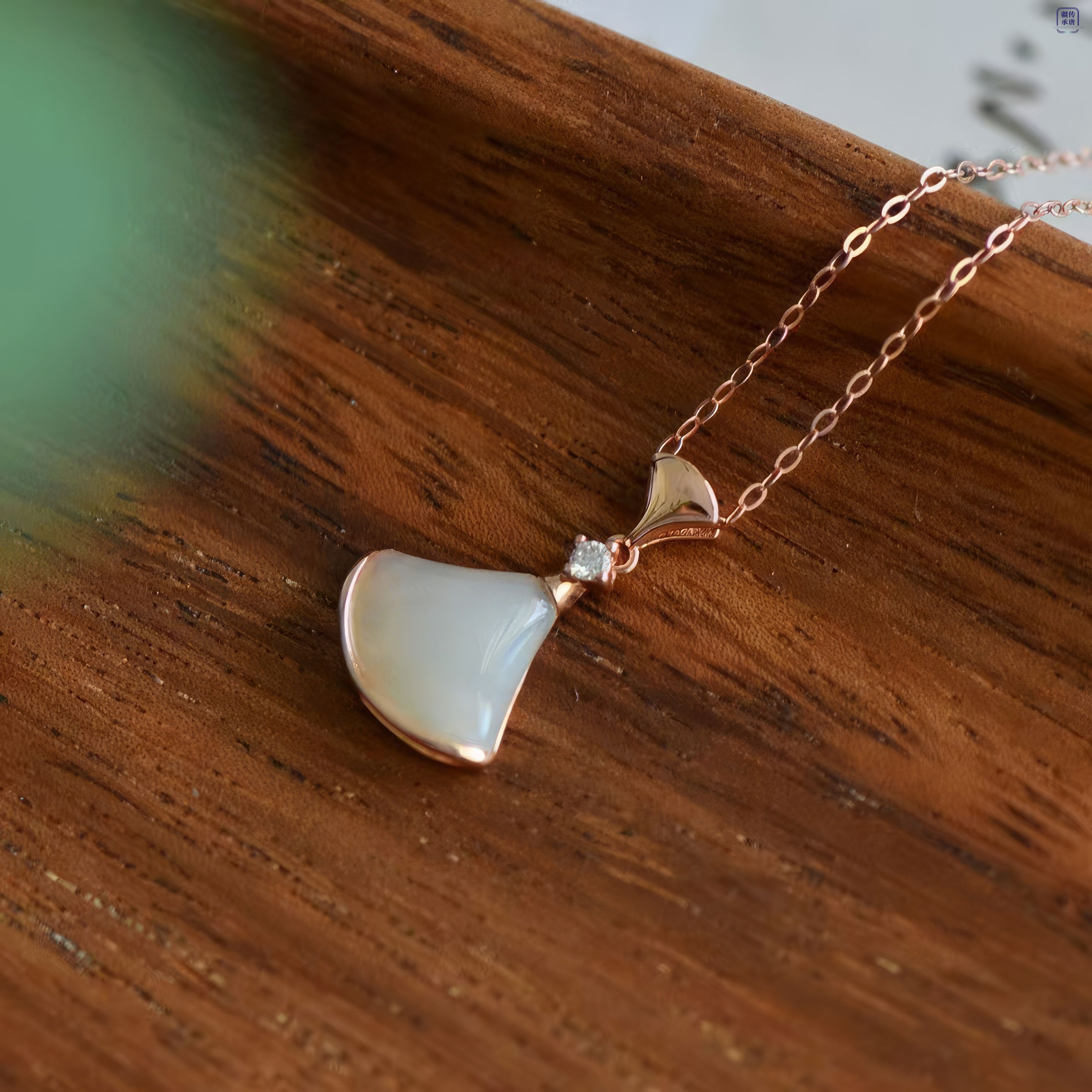 Dance of the Skirt· White Hetian Jade Rose Gold Pendant 裙舞飞扬·和田玉玫瑰金吊坠