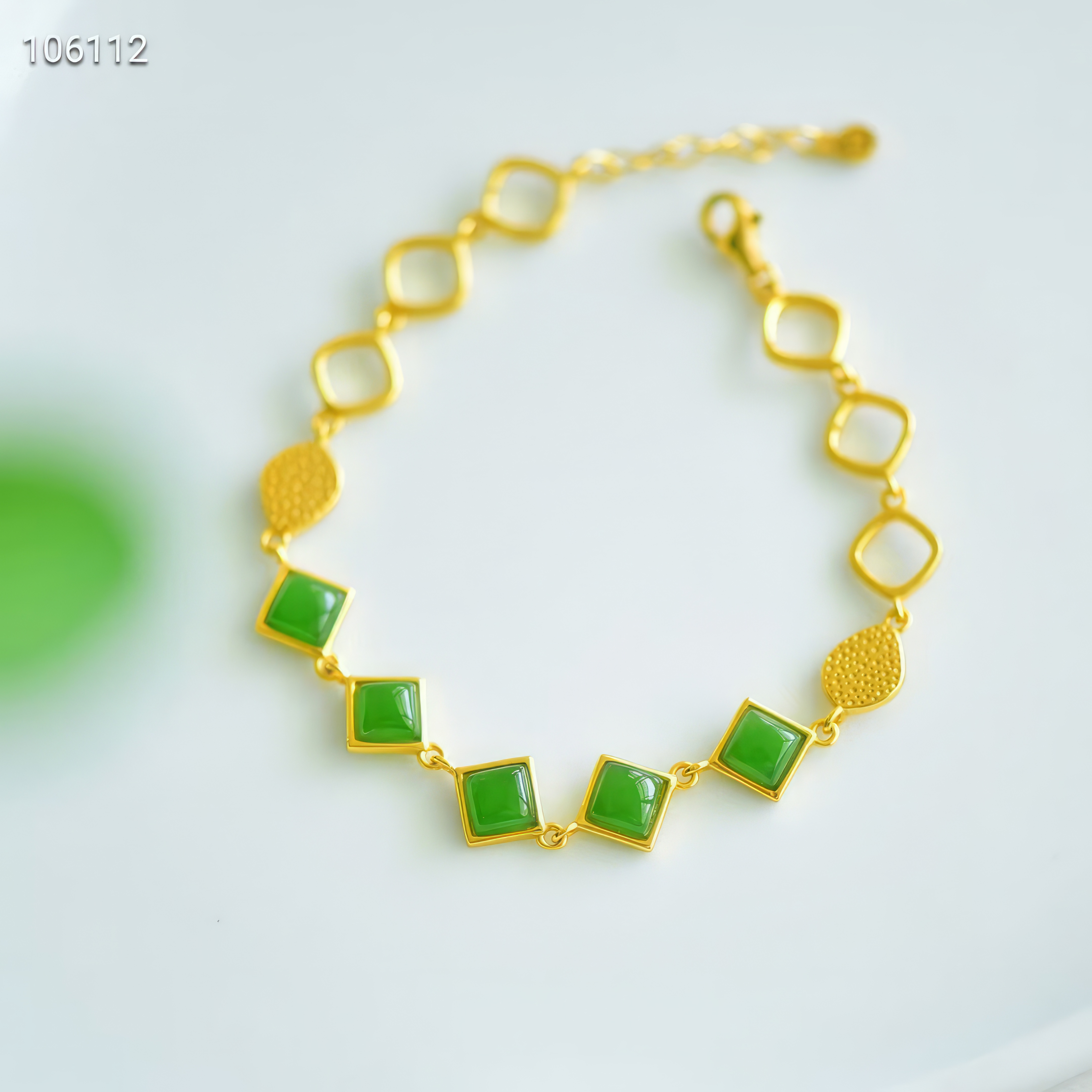 Verdant Vitality · Hetian Jade Bracelet--绿意盎然·和田玉手链