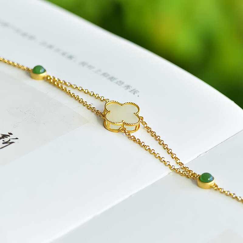 Lucky Four-Leaf Clover Hetian Jade Bracelet 幸运四叶草和田玉手链