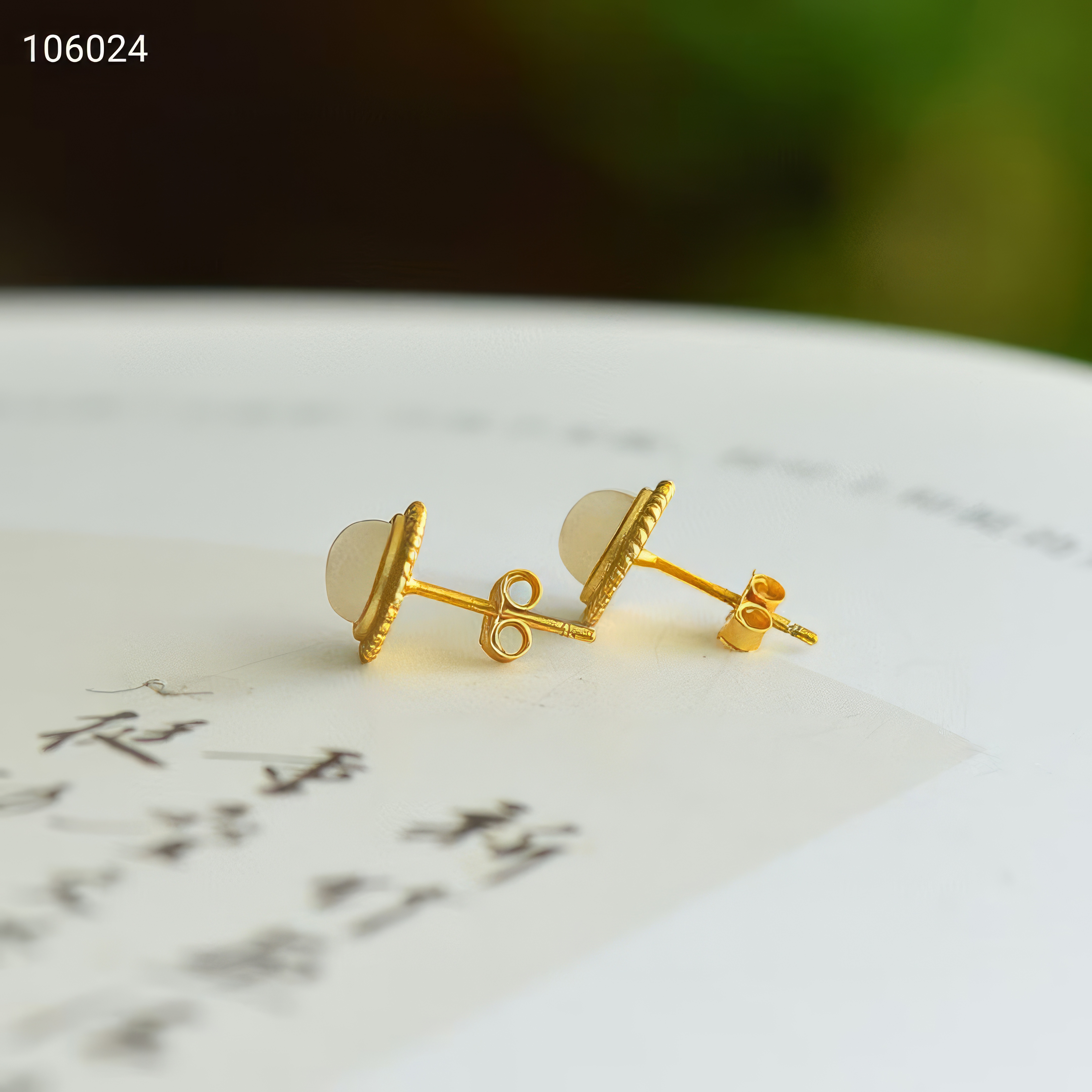 Moonlight Treasure Box - Pure Hetian Jade Stud Earrings--月光宝盒 - 纯净和田玉耳钉