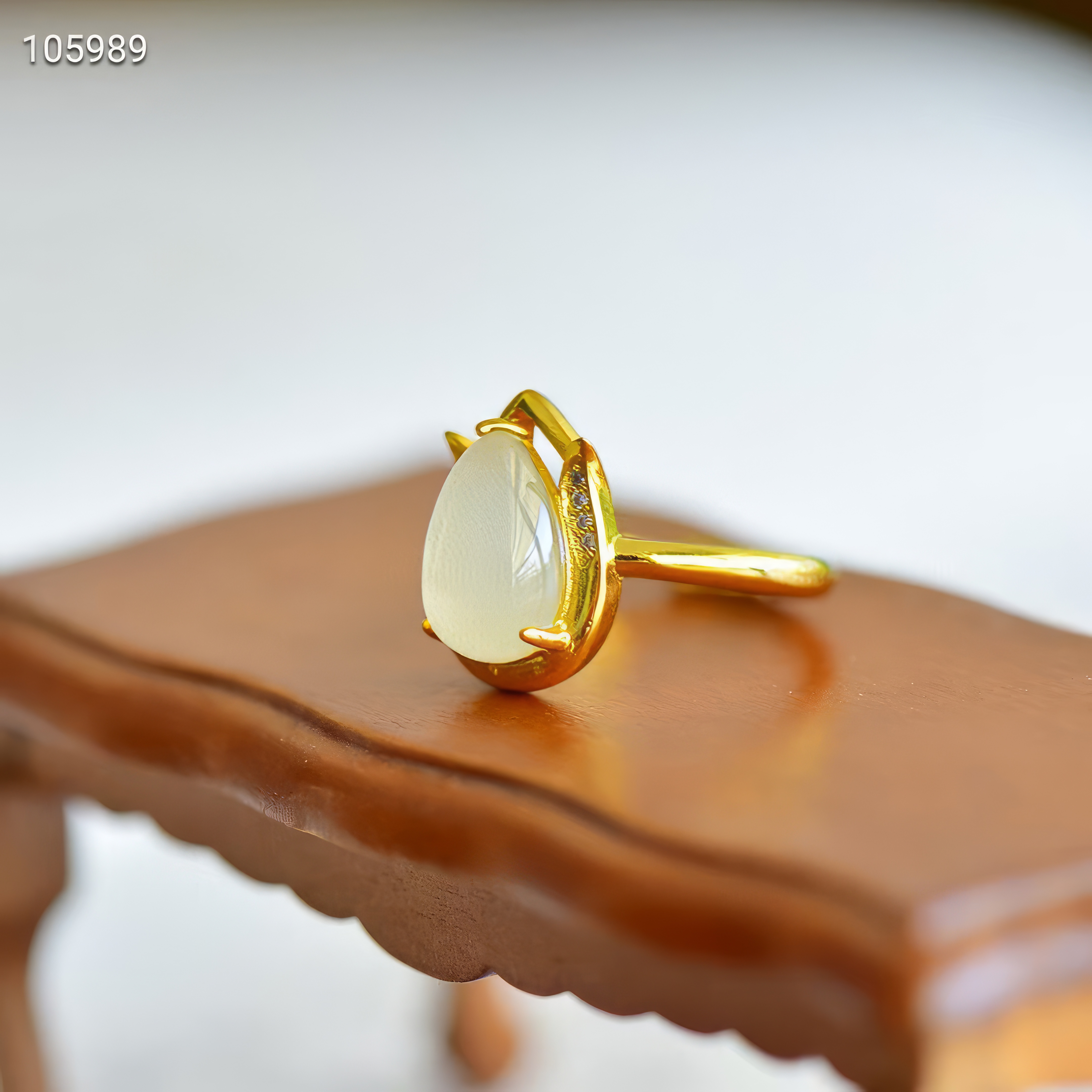 Light of the Droplet - Inlaid Hetian White Jade Ring--水滴之光 - 镶嵌式和田白玉戒指