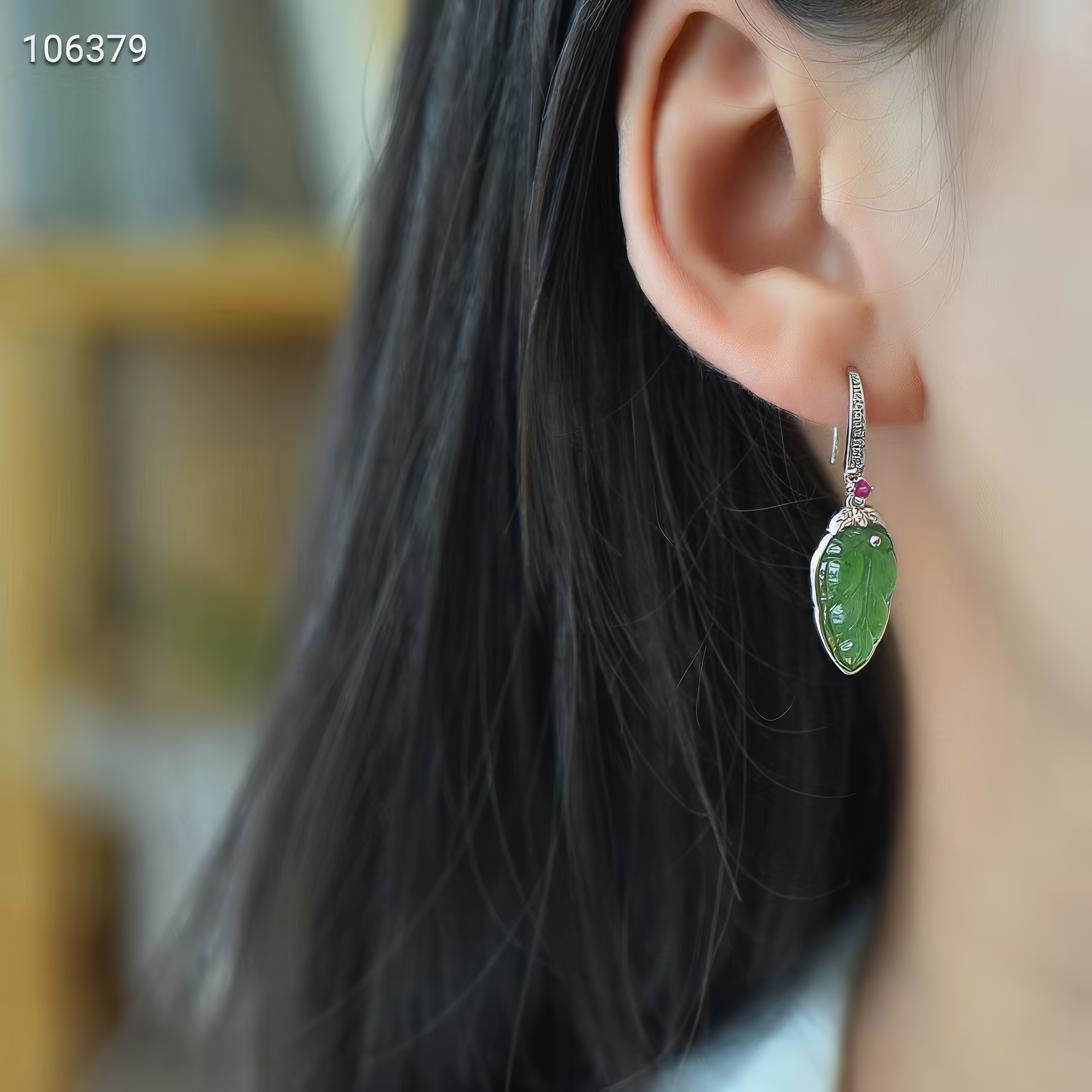 Radiant Emerald Leaves - Hetian Jade Earrings--翠叶生辉 - 和田玉耳坠
