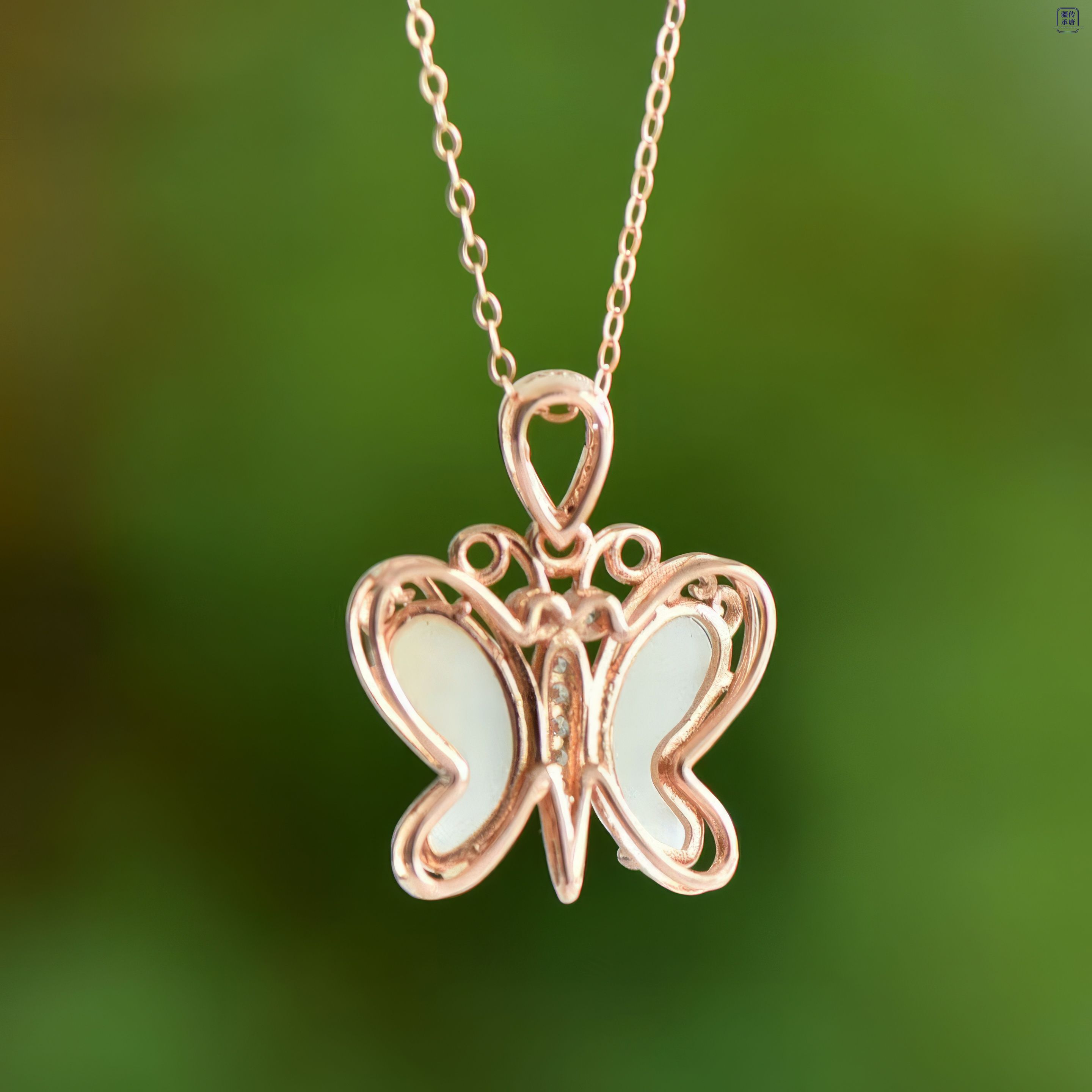 Butterfly Grace· White Hetian Jade Rose Gold Butterfly Pendant 蝶舞轻盈·和田玉玫瑰金蝴蝶吊坠
