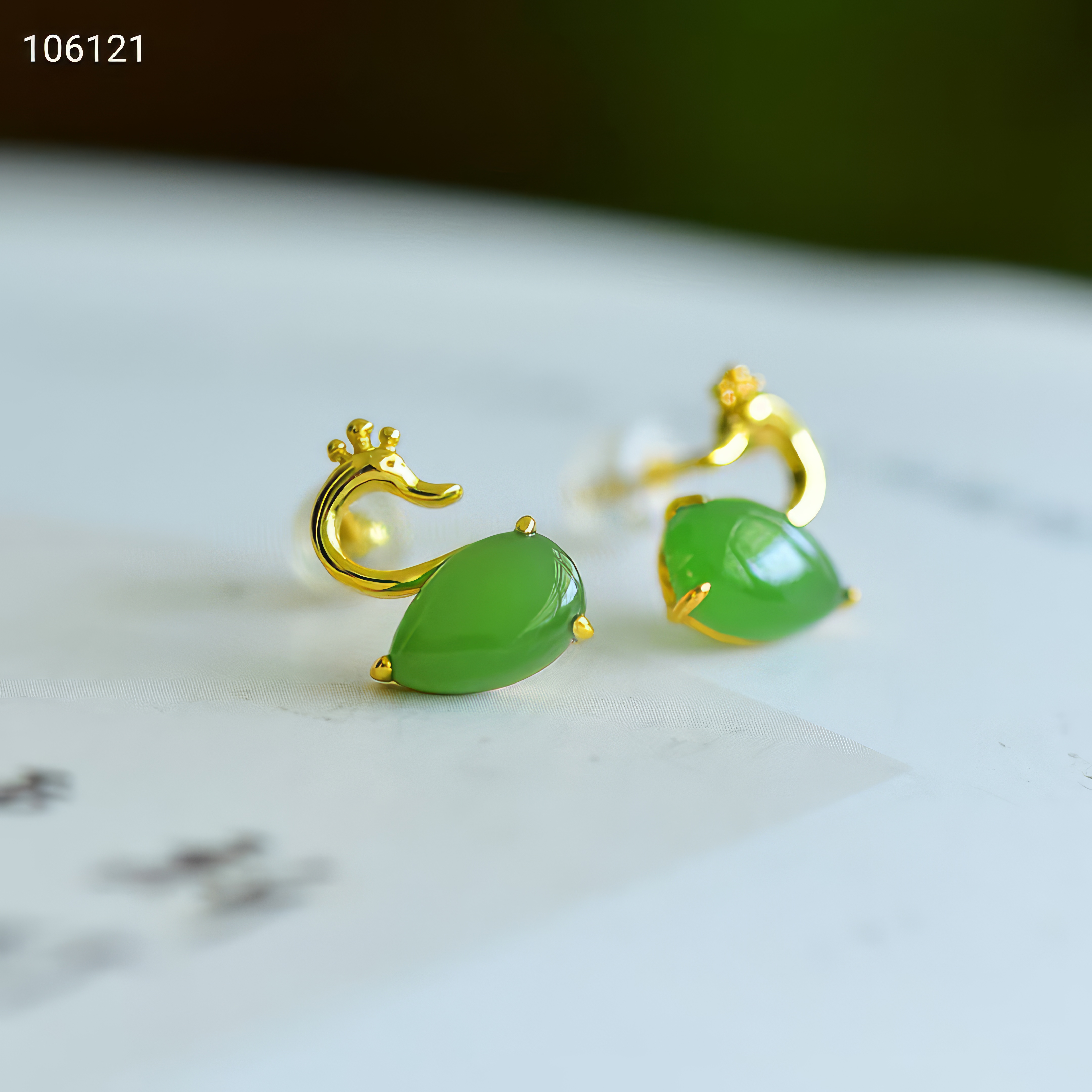 Azure Swan - Hetian Jade Stud Earrings--碧水天鹅 - 和田玉耳钉