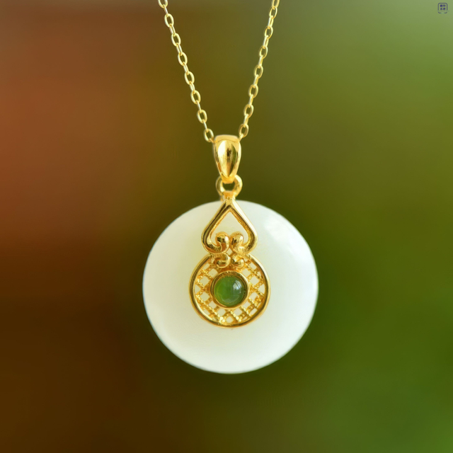 Perfect Harmony· White Hetian Jade Pendant Necklace 圆满如意·和田玉平安扣项链