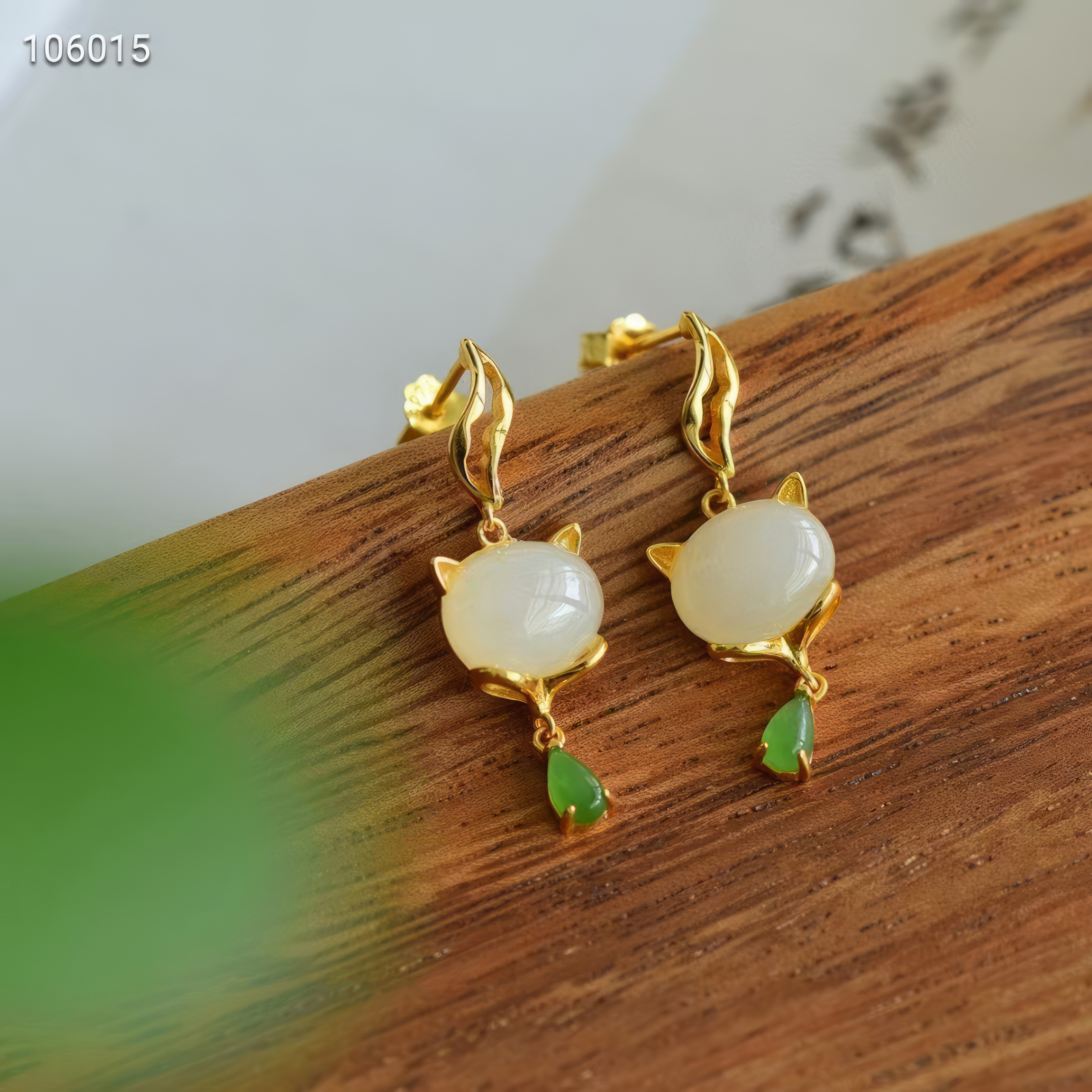 Golden-Inlaid Silver Kitten Dangle Earrings--金镶银萌猫耳坠