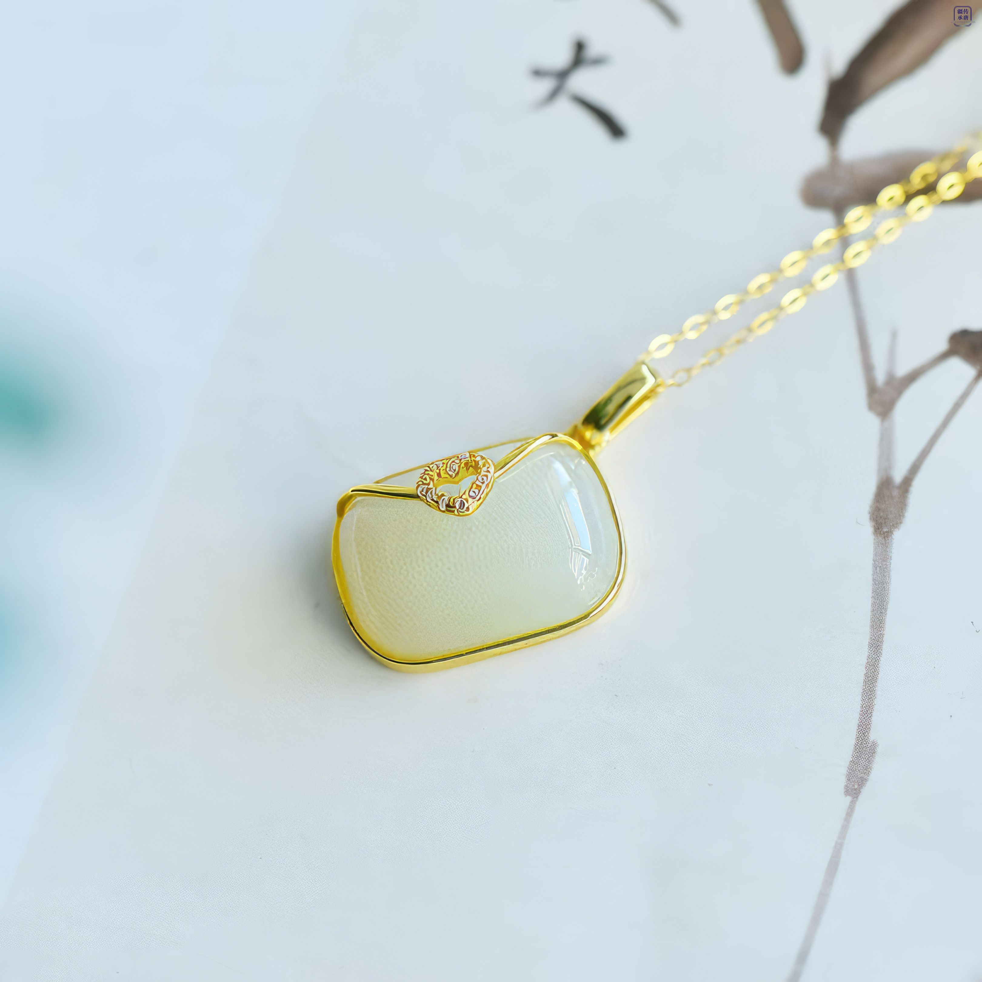 Heart Delight· White Hetian Jade Diamond-Set Gold Necklace Pendant 心悦·和田白玉镶钻金链吊坠