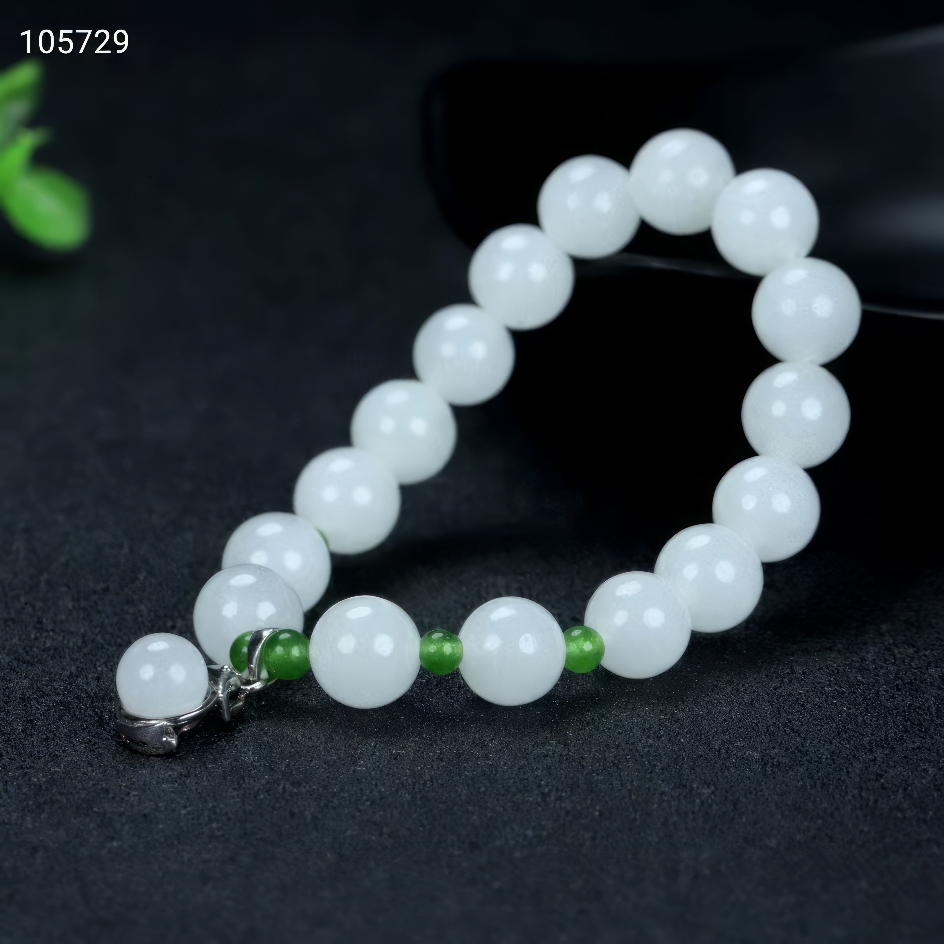 "Lively Green Dots Amidst Jade" Literary Hetian Jade Bracelet--“绿意点玉”文艺和田玉手链