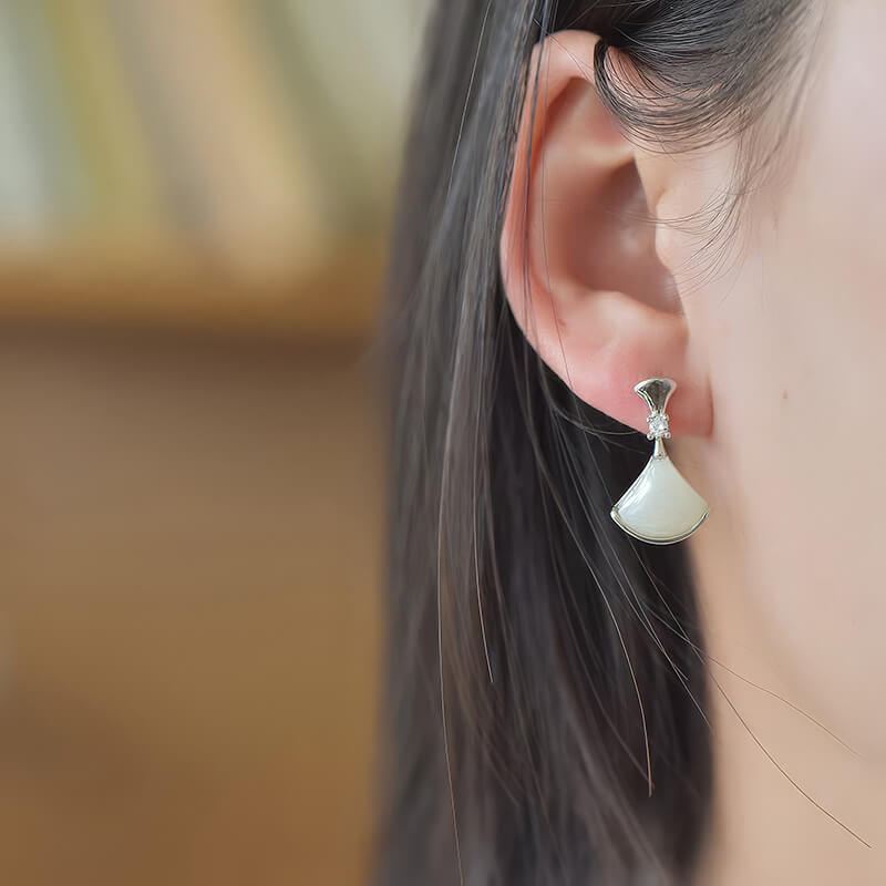 Hetian Jade Skirt Hem Earrings 和田玉裙摆耳钉
