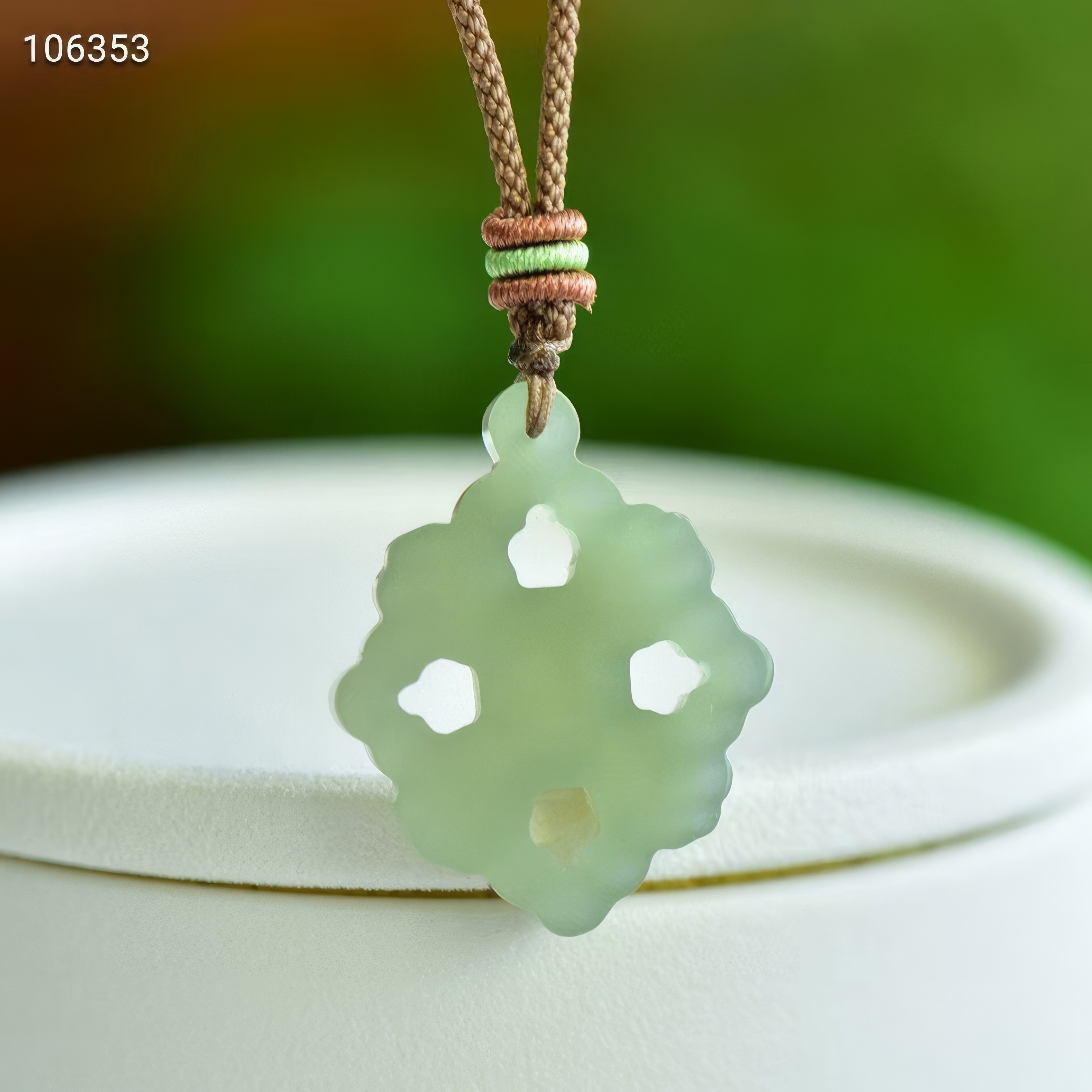 Heitai Jade Crown Flower Pendant--和田玉皇冠花吊坠
