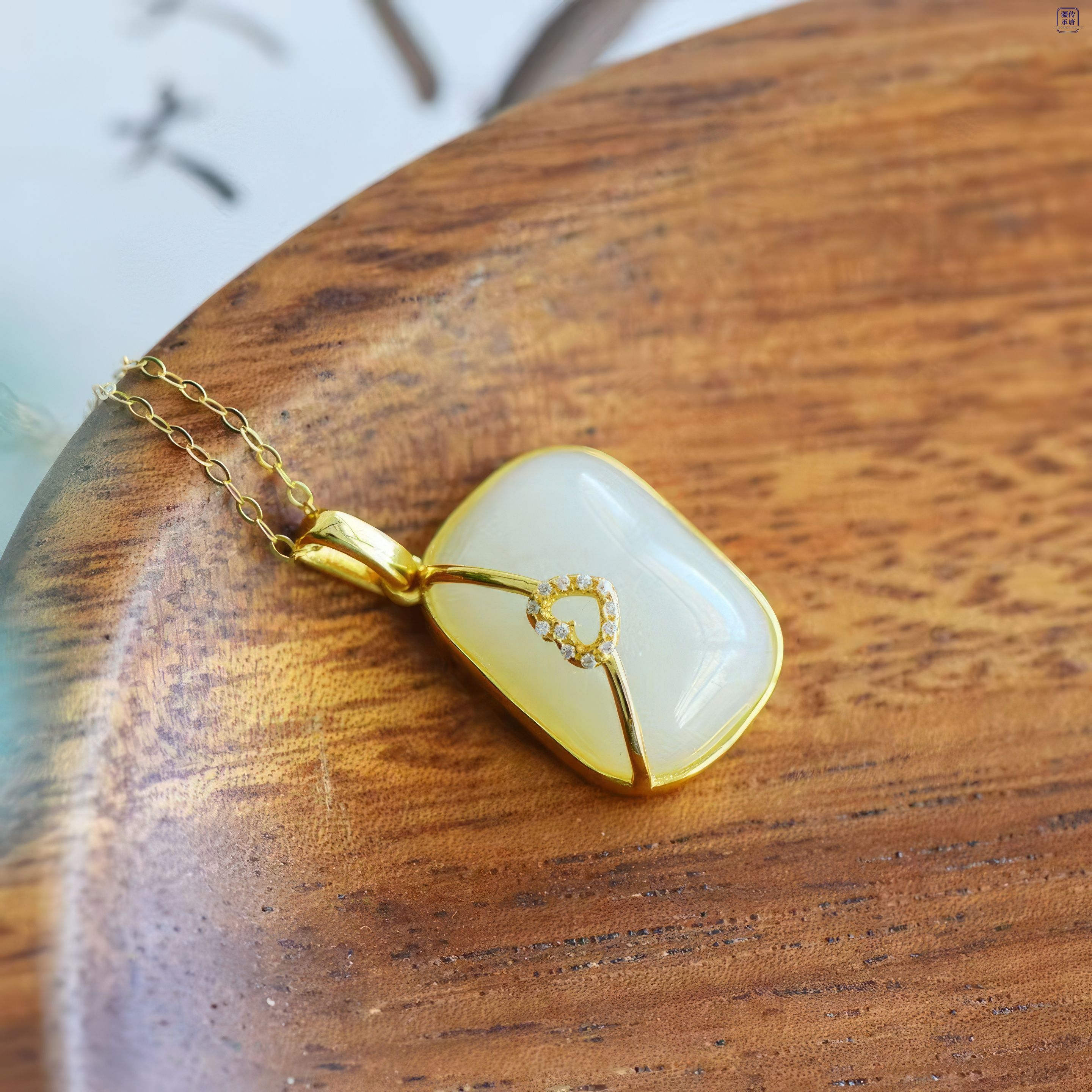 Heart Delight· White Hetian Jade Diamond-Set Gold Necklace Pendant 心悦·和田白玉镶钻金链吊坠