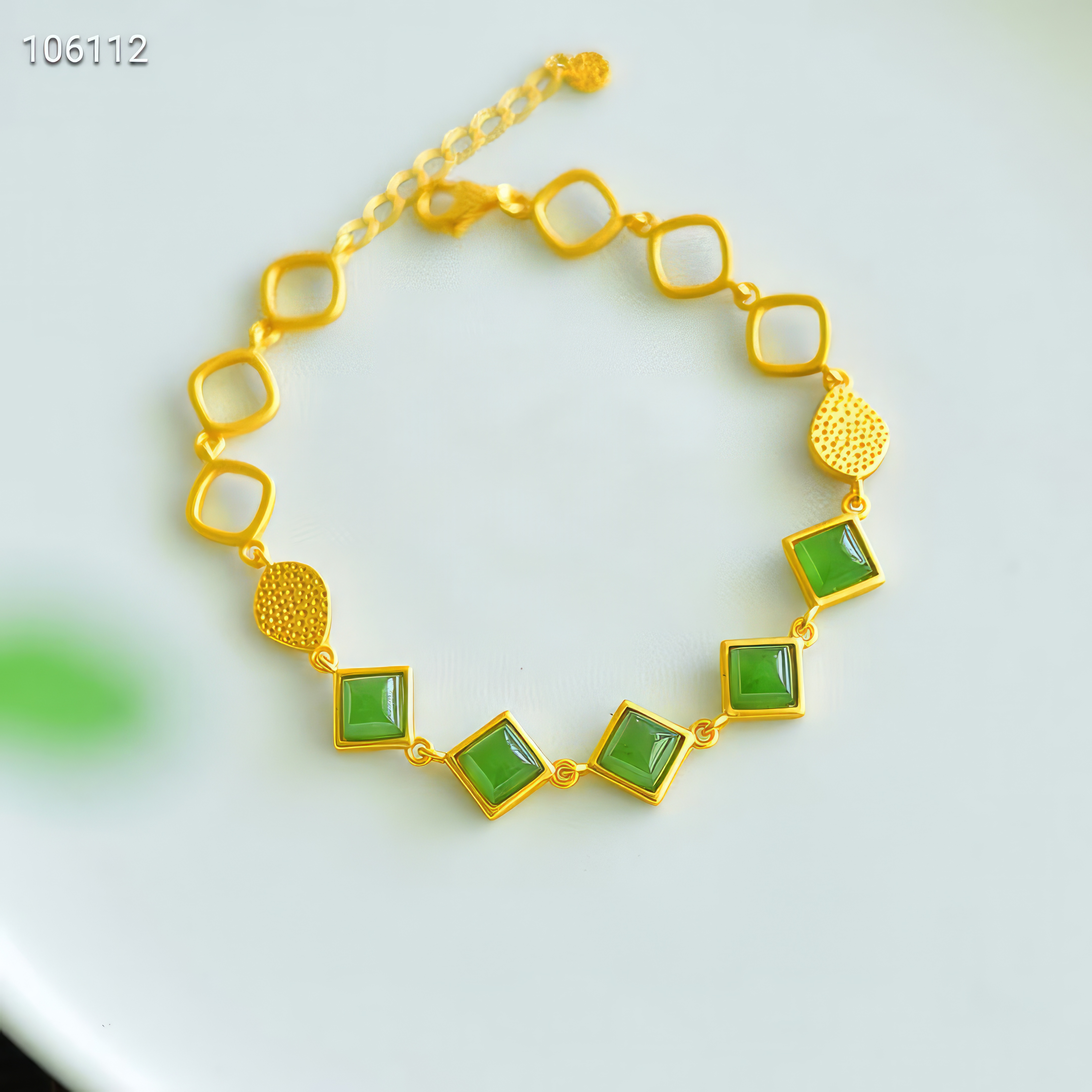 Verdant Vitality · Hetian Jade Bracelet--绿意盎然·和田玉手链