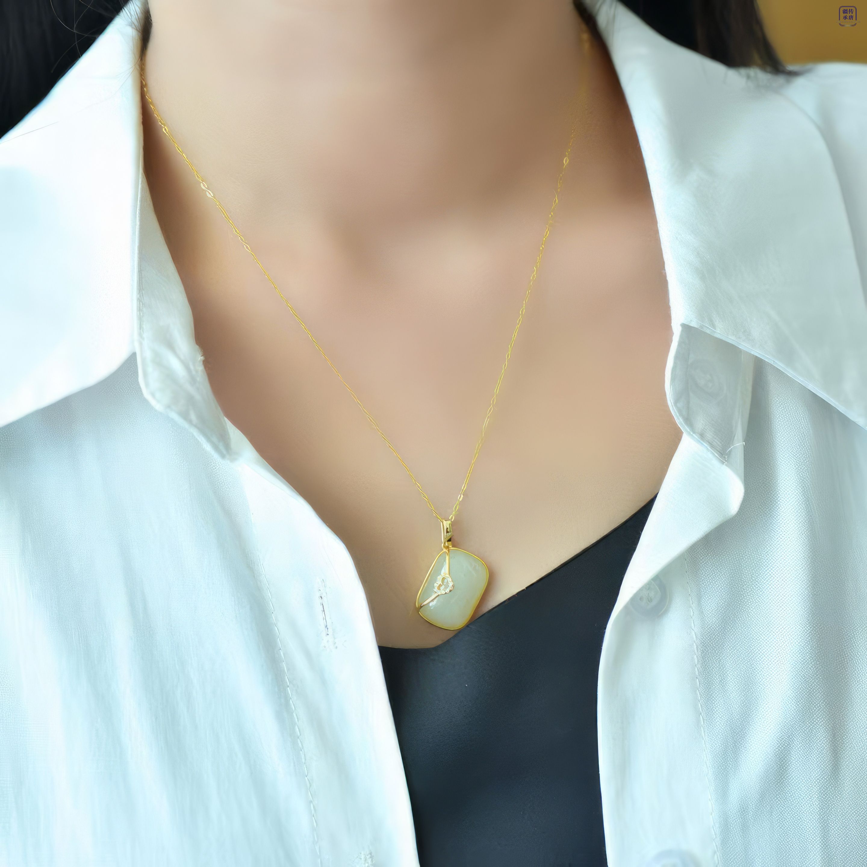 Heart Delight· White Hetian Jade Diamond-Set Gold Necklace Pendant 心悦·和田白玉镶钻金链吊坠