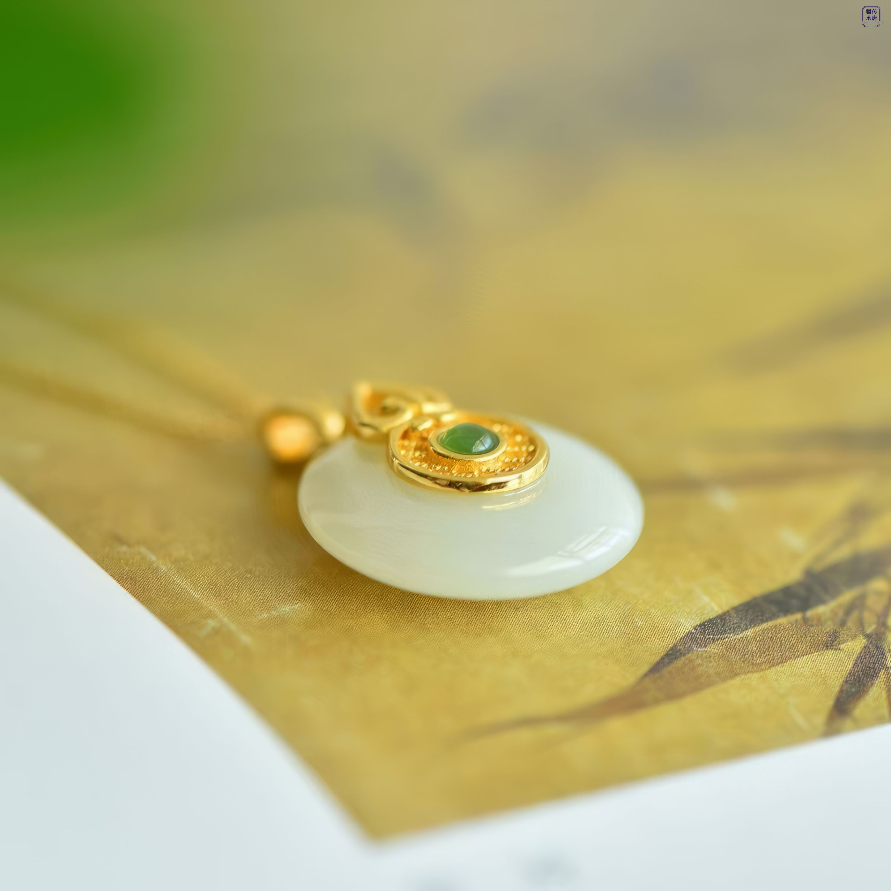 Perfect Harmony· White Hetian Jade Pendant Necklace 圆满如意·和田玉平安扣项链