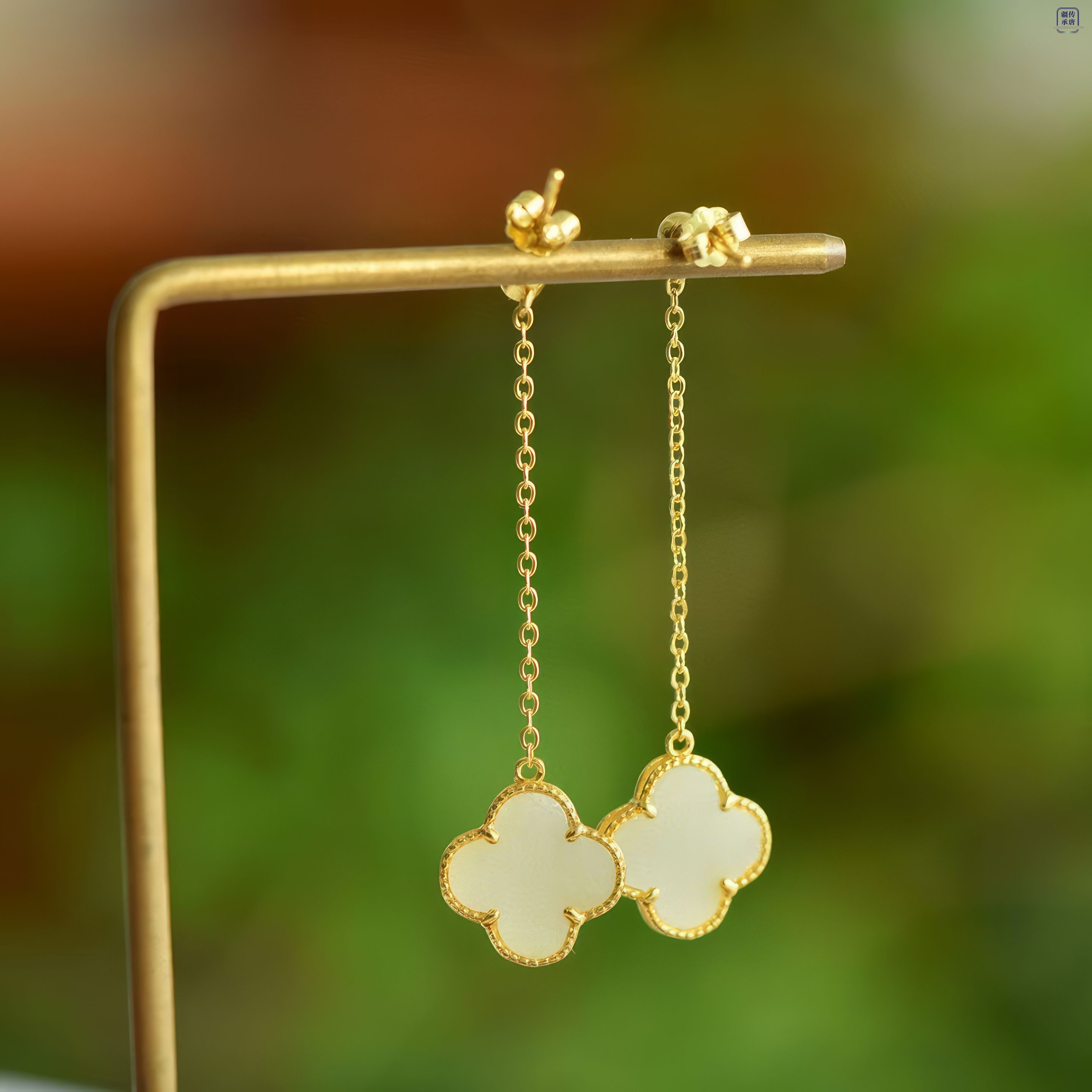 Lucky Clover White Hetian Jade Earrings 幸运四叶草和田玉耳坠