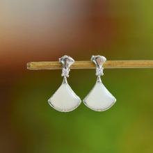 Hetian Jade Skirt Hem Earrings 和田玉裙摆耳钉