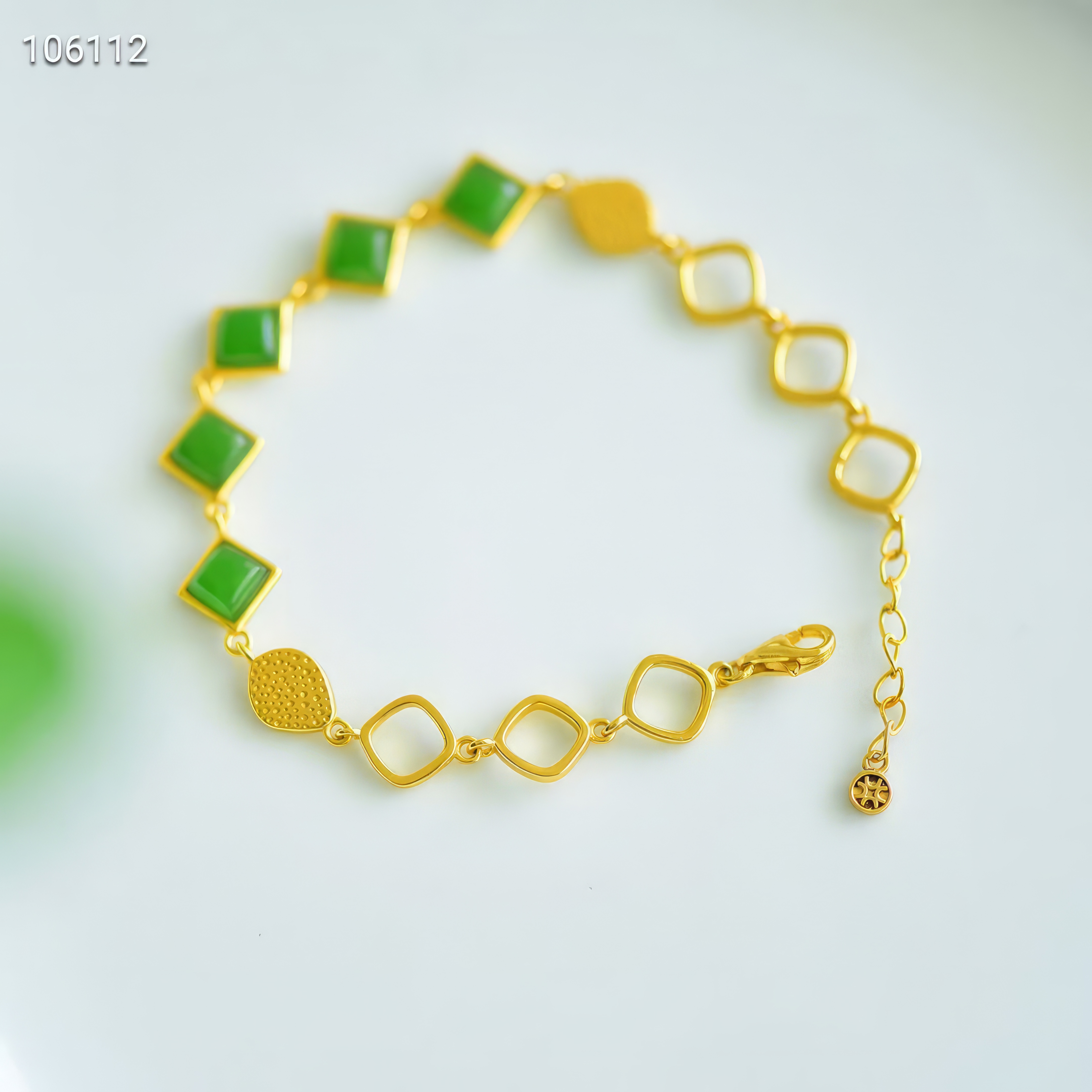 Verdant Vitality · Hetian Jade Bracelet--绿意盎然·和田玉手链