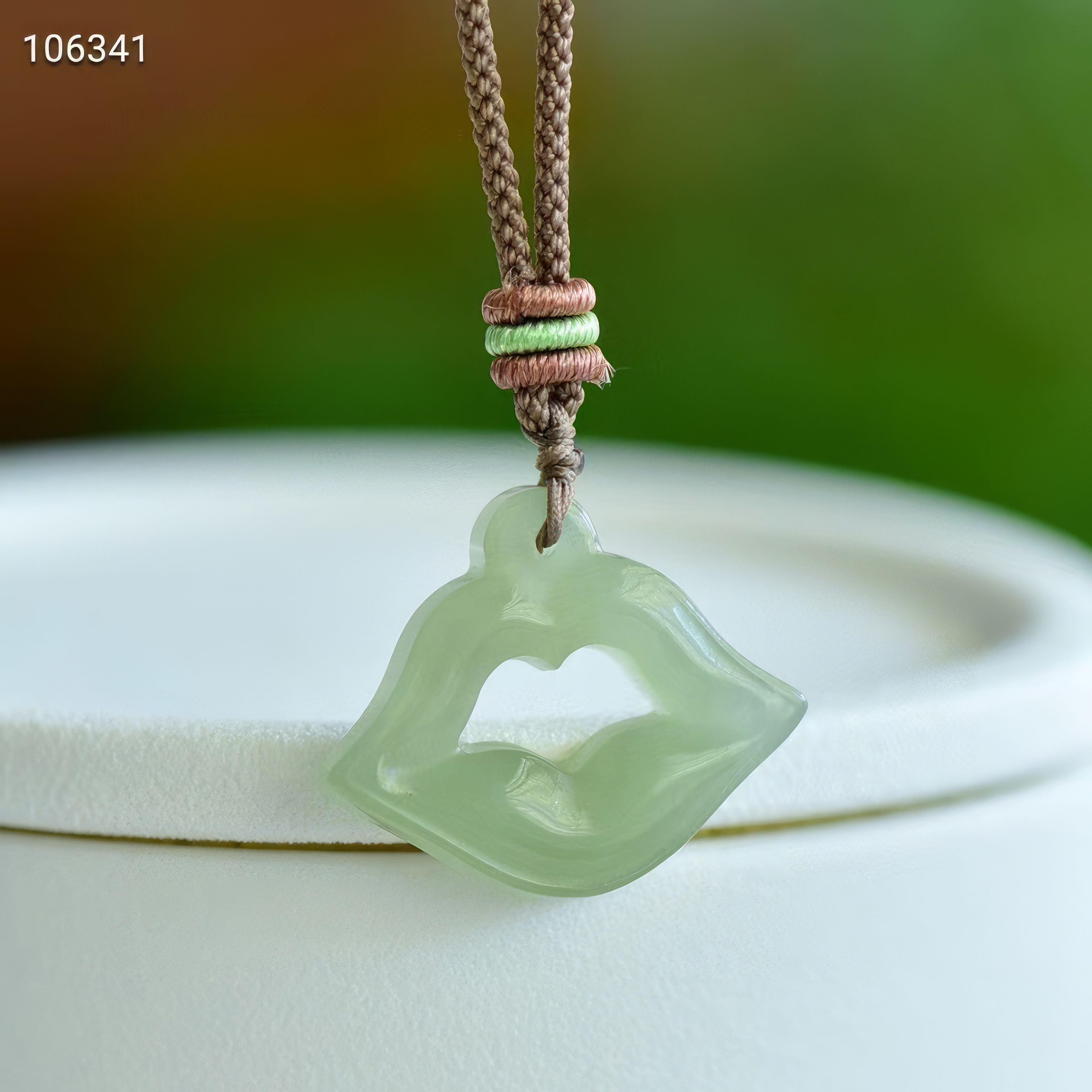 Heitai Jade Whispering Lips Pendant--和田玉唇语吊坠